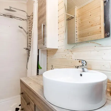 Lisac By Guide Villa